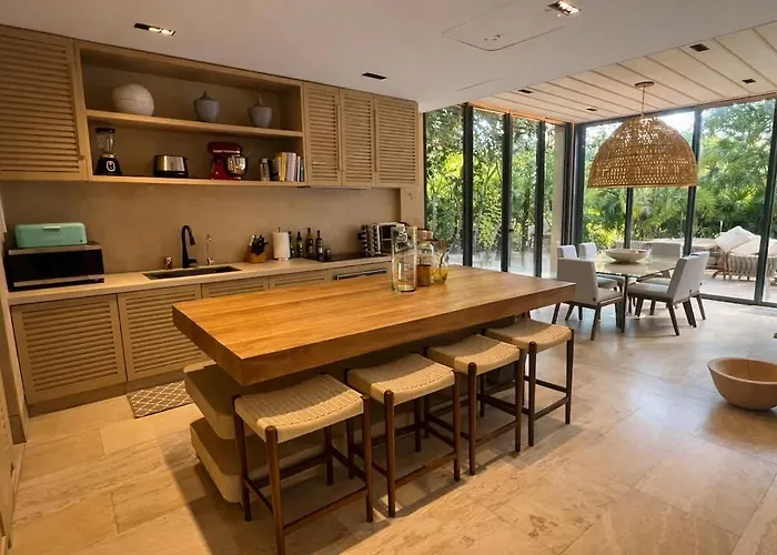 Corasol Villa, 4 King Suites And Private Pool Villa *